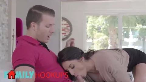 Family Hookups - Step Family Threesome With Gorgeous Silvia Saige & Carolina Sweet