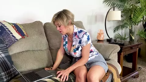 MommysGirl – Snooping On Her Daughter’s Computer Tiffany Watson And Dee Williams