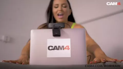 ROMI RAIN TEASES AND TWERKS | CAM4